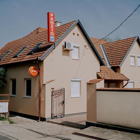 Hotel Aranyhíd Vendégház à Makó Extérieur photo