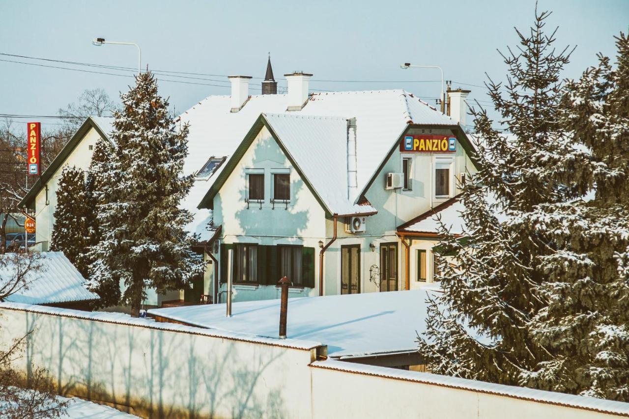 Hotel Aranyhíd Vendégház à Makó Extérieur photo