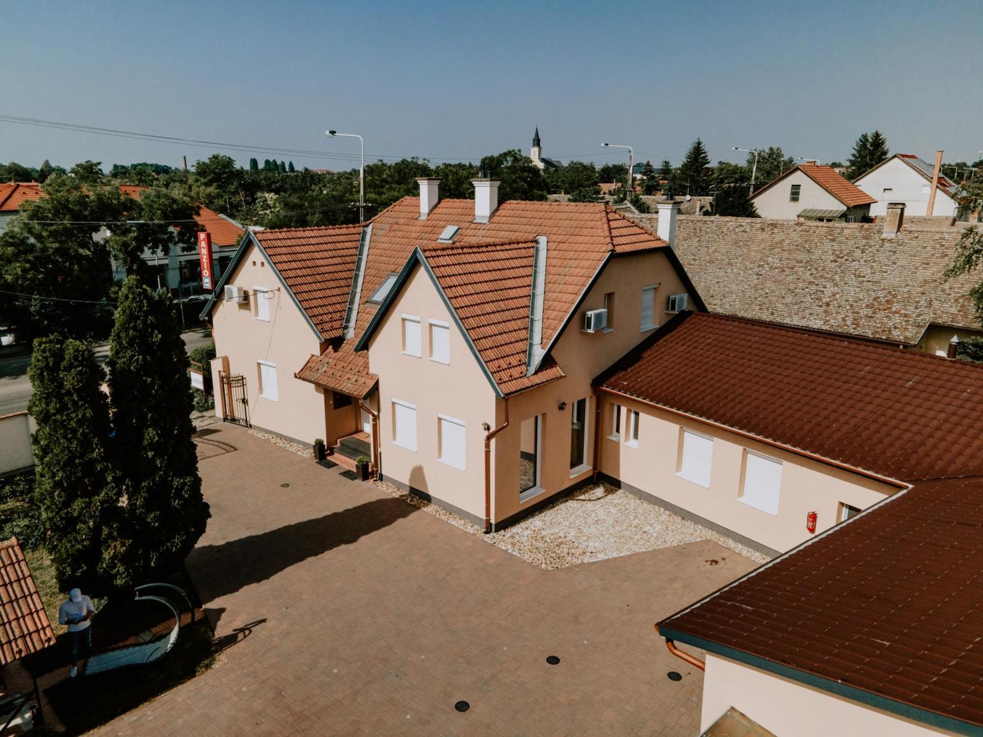 Hotel Aranyhíd Vendégház à Makó Extérieur photo